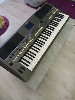YAMAHA PSR-S670