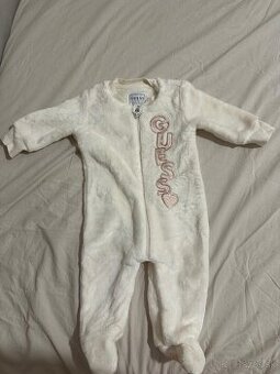 Detský flísový overal GUESS s uzavretými nožičkami