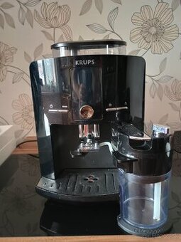 Kávovar Krups EA 82