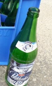 0,7 l zelené fľaše na vodu z prameňov. 0,10 Eur/ks.