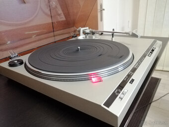 REZERVOVANÉ -TECHNICS SL-D30 Direct Drive Fully Autom Turnta