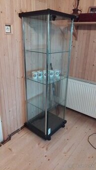Presklenná skrinka,vitrína