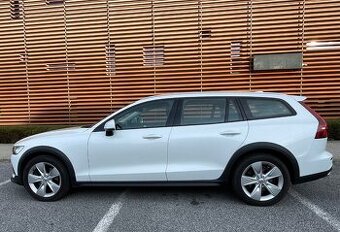 Volvo V60 Cross Country D4 AWD - cena s DPH (dohoda možná)