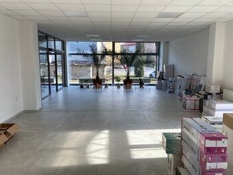 Na prenájom  pekný obchodný priestor o rozlohe 110 m2 v Rima