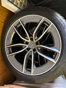 19 palcové kolesa a zimne pneumatiky na Mercedes
