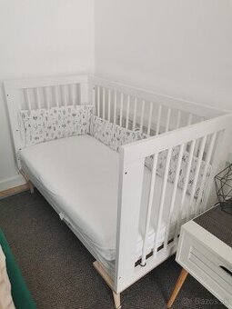 Detská postieľka – ako nová + matrac + vankúšiky