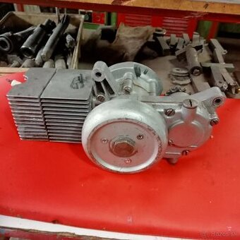 Motor na Babettu 207