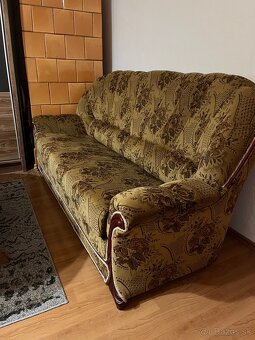 Sedacia súprava a stôl so stoličkami