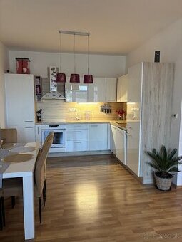 Kompletne zariadeny 2 izbový byt v Senci s parkovacim statim - 1