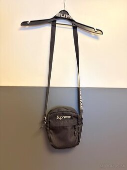 Supreme taska cez pleco