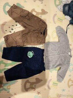 Pyžamá spolu s iným oblečením, tričká atď