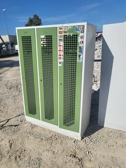 Plechová šatníková skriňa - 3 dielna