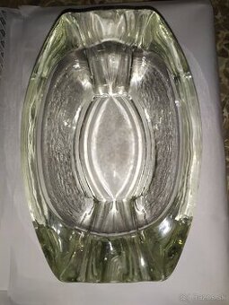 Popolnik z hrubeho skla