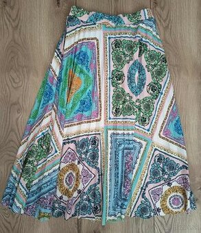 Skladaná sukňa, netreba ju žehliť, odporúčam na S/M