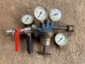Predám manometre s redukčnými ventilmi