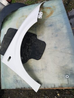 Seat Leon II predny blatník a zadné dvere dvere