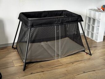 Detská cestovná postieľka BabyBjörn Travel Cot Light