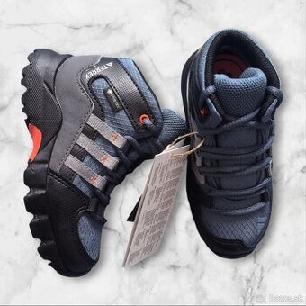 Topánky Adidas gore tex veľkosť 24