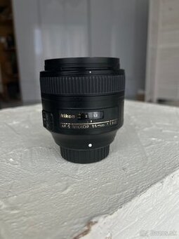 Nikon AF-S NIKKOR 85mm f/1.8G + UV filter Kenko
