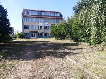 EXKLUZÍVNE LEN U NÁS Prenájom – predajňa, skladovacie pries