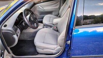 Volkswagen Passat - 1