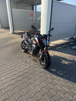KTM Duke 790