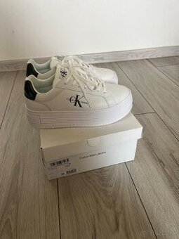 Platformové tenisky Calvin Klein 39