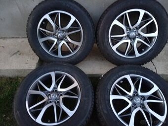 Toyota RAV4 17"5x114,3 225/65 R17 snímače zimná sada