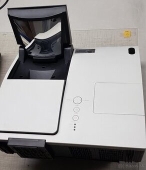 Predam projektor Hitachi ED-A101