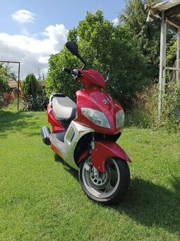 Peugeot skúter 125 Sum-up