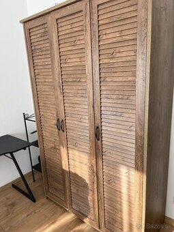 Skriňa jysk drevená