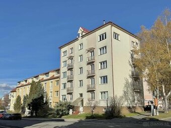 PRIPRAVUJEME | NA PREDAJ  2 izbový byt s balkónom v centre