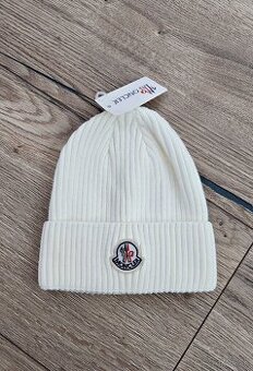 Smotanova ciapka Moncler