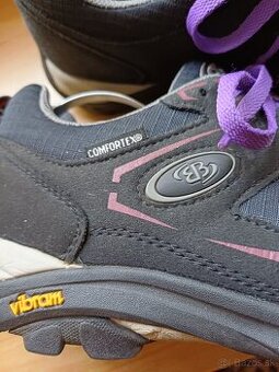 Predám  turistické topánky