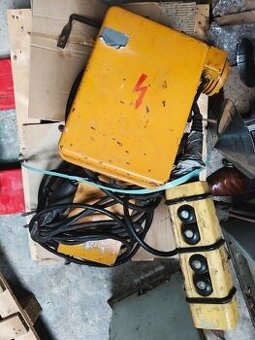 kladkostroj Balkancar 250 kg + motor. pojazd