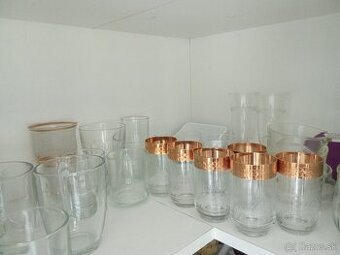 Sklenené poháre rôzne