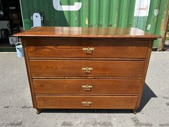 masívna Jaseňová štvoršuplíková komoda