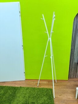 Predám samostatne stojací vešiak