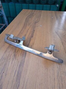 Predám staré pripevňovacie korčule na topánky