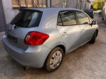predam diely na toyota auris 1,6 benzin 91kw 2007 poštou aj
