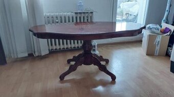 Dreveny taliansky stolik