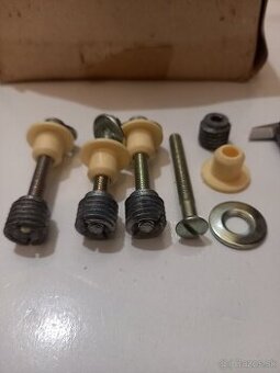 Okenné šruby,okno,skrutky