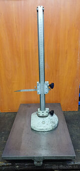 Liatinová primerná doska a výškomer