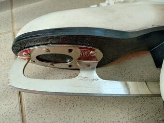 Predám dámske korčule na ľad č. 39, Botas