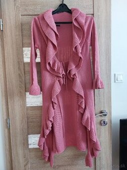 Dlhý ružový sveter s volánom