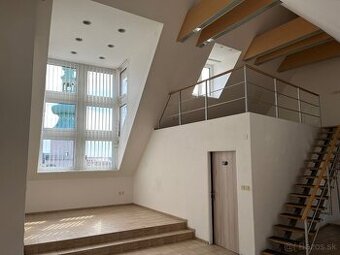 PRENÁJOM podkrovných kancelárií - Župné nám., BA I, 82 m2