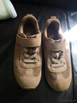 Ľahké tenisky na leto 28, 29