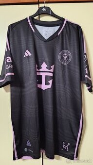 Predám futbalovy dres a trenky Adidas.
