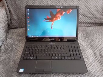 predám notebook ACER EMACHINES E725 , WINDOWS 8