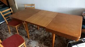 Rozťahovací stôl a stoličky